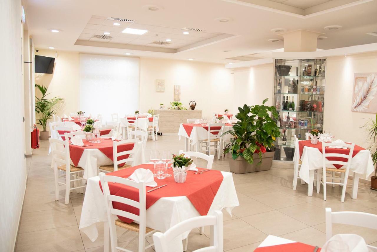 Hotel Ristorante La Terrazza Ceprano Exterior photo